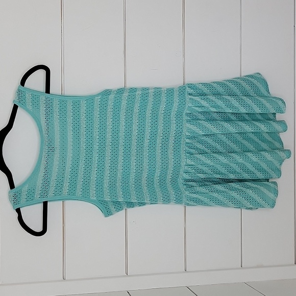 Signature Studio small blue sweater like peplum hi low tank - Picture 2 of 4